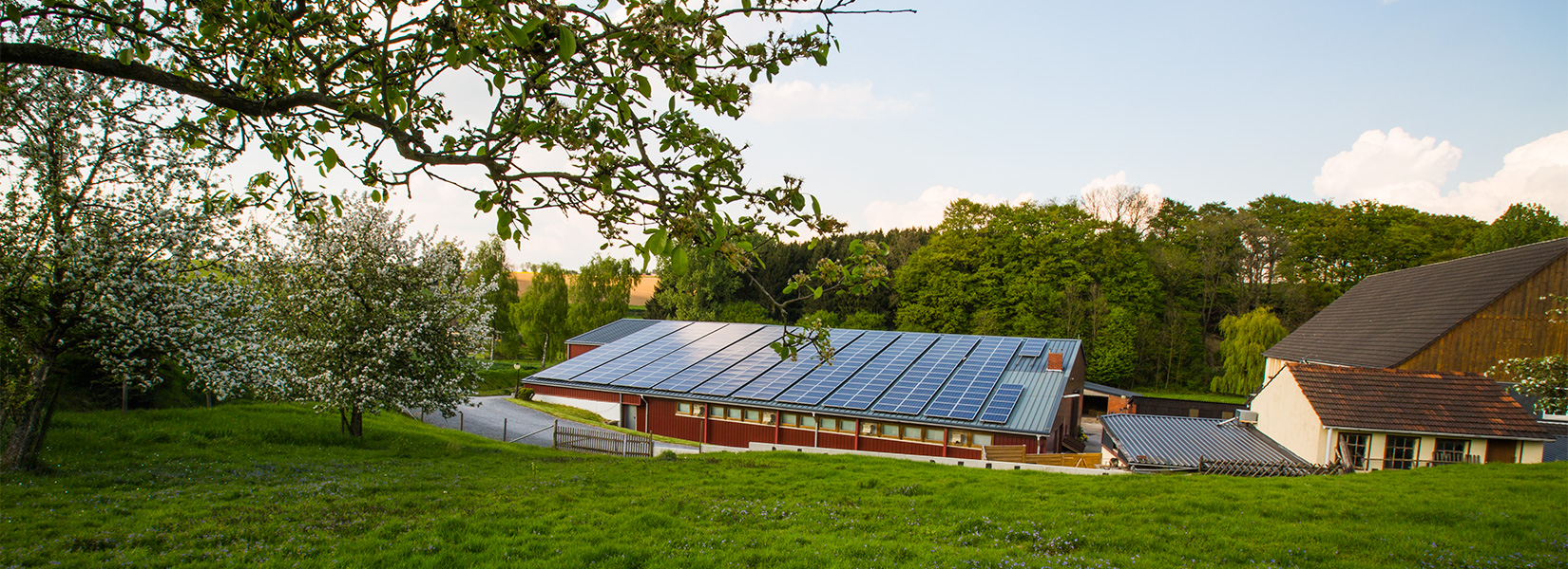 Unser Bauernhof liegt zwischen Mettmann und Ratingen, in der Nähe von Düsseldorf